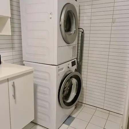 Koselig Og Moderne Leilighet, Meget Sentralt I Med Gratis Parkering! アパート