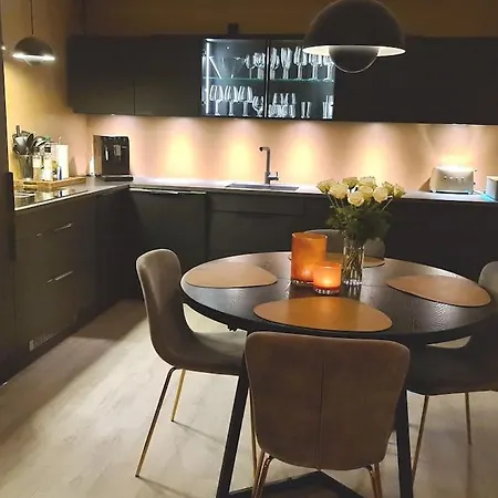 Koselig Og Moderne Leilighet, Meget Sentralt I Med Gratis Parkering! Apartament