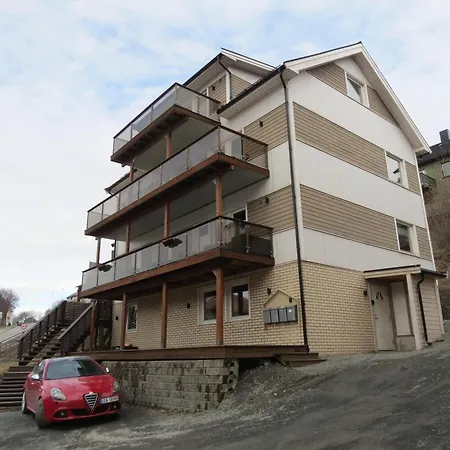 Koselig Og Moderne Leilighet, Meget Sentralt I Med Gratis Parkering! Apartamento Narvik
