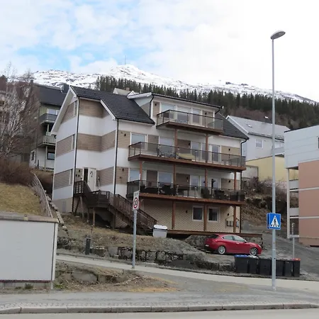 Koselig Og Moderne Leilighet, Meget Sentralt I Med Gratis Parkering! شقة نارفيك