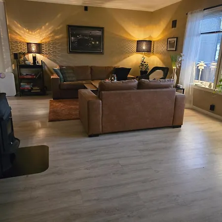 アパート Koselig Og Moderne Leilighet, Meget Sentralt I Med Gratis Parkering! *