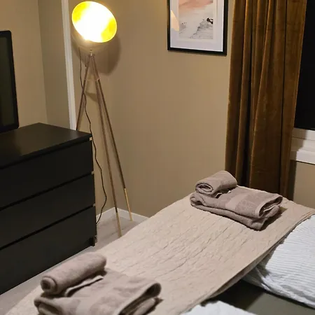 Apartment Koselig Og Moderne Leilighet, Meget Sentralt I Med Gratis Parkering! Narvik