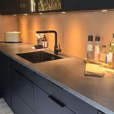 Apartment Koselig Og Moderne Leilighet, Meget Sentralt I Med Gratis Parkering! Narvik