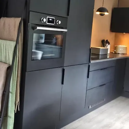 Koselig Og Moderne Leilighet, Meget Sentralt I Med Gratis Parkering!