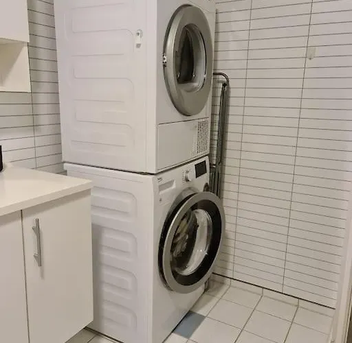 Koselig Og Moderne Leilighet, Meget Sentralt I Med Gratis Parkering! Apartamento